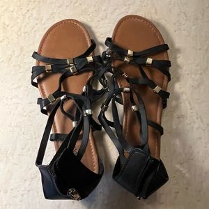 Merona Women’s gladiator sandal black and gold size 10
